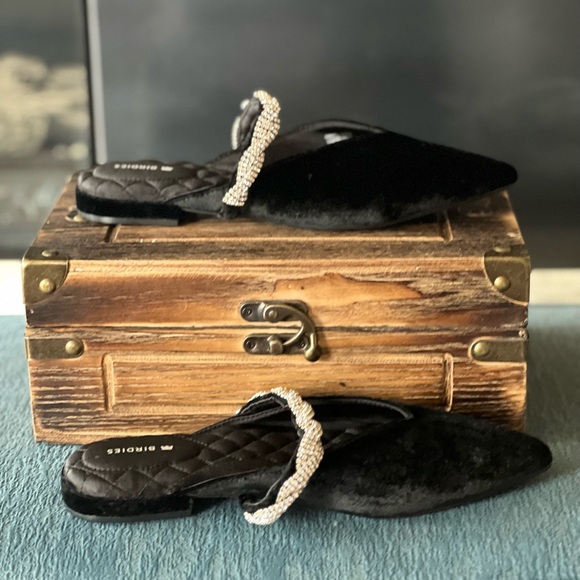 Birdies The Swan Slides in Caviar Velvet Gem Bracelet - Picture 4 of 9